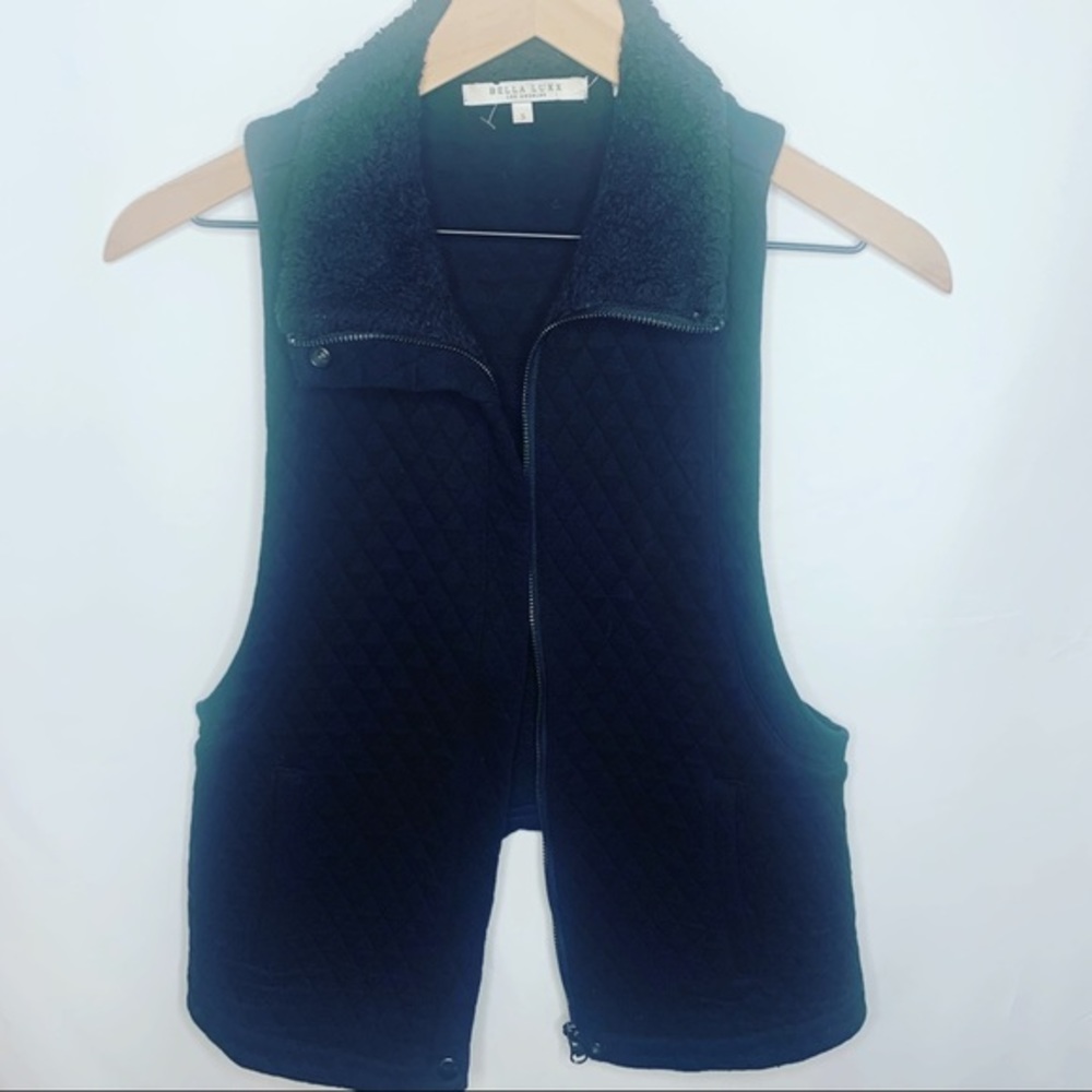 BELLA LUXX- Quilted Black Zip Up Vest - Picture 2 of 7